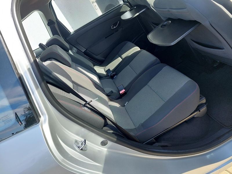 Renault Grand Scénic (2013) III. Paris De Luxe TCe 130 - fotka 25 z 41