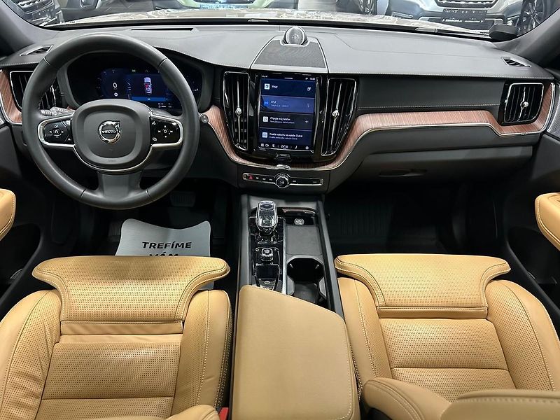 Volvo XC60 (2023) T8 AWD Ultimate+ DARK záruka - fotka 17 z 31