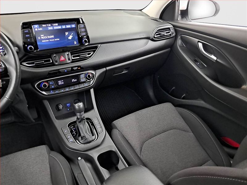 Hyundai i30 (2022) Family Smart 1.5 T-GDI MHEV - fotka 8 z 25