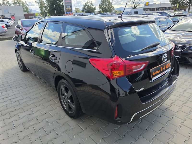 Toyota Auris 1,6 97 KW Automat kamera navi - fotka 8 z 44