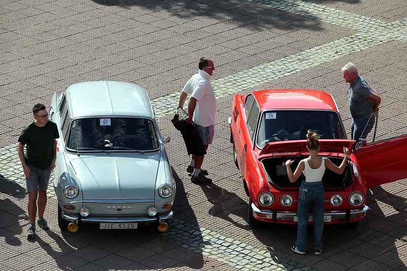 Již 8. ročník tradičního zlínského setkání všech majitelů vozů značky Škoda vyrobených do roku 1994. Náměstí Míru ve Zlíně.