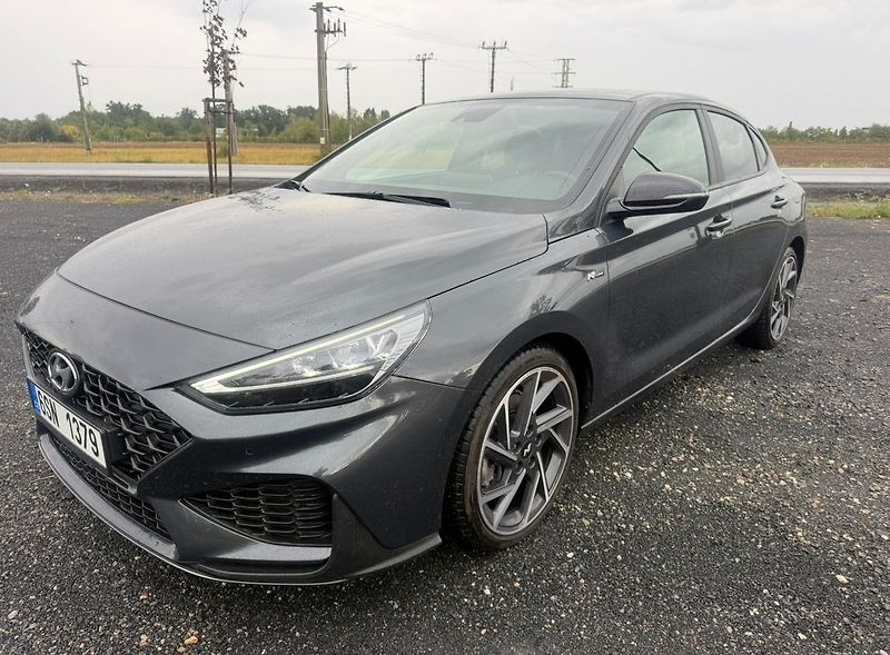 Hyundai i30 1,6 118 kw Fastback Mild Hybri - fotka 1 z 17