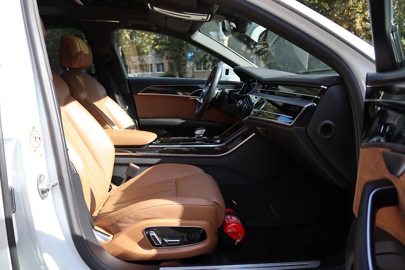 Audi A8 - fotka 58 z 68