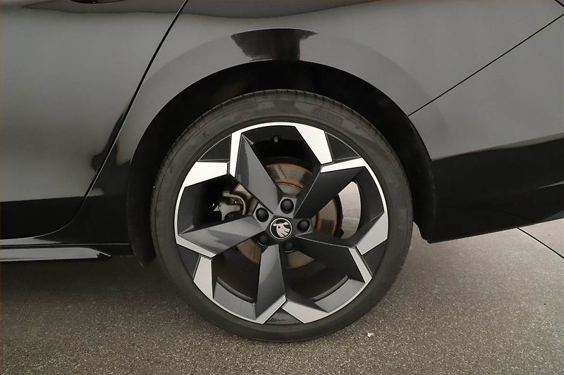 Škoda Superb (2025) 2.0 TDI, SPORTLINE, KEYLESS - fotka 22 z 22