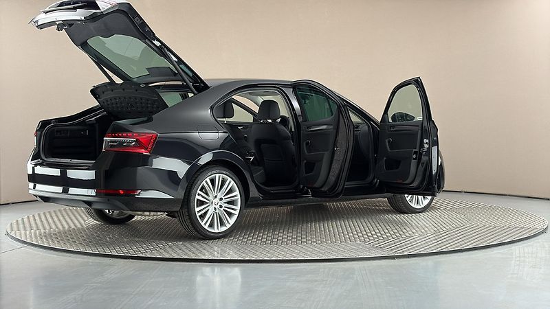 Škoda Superb 2.0 TSI DSG Style - fotka 6 z 31