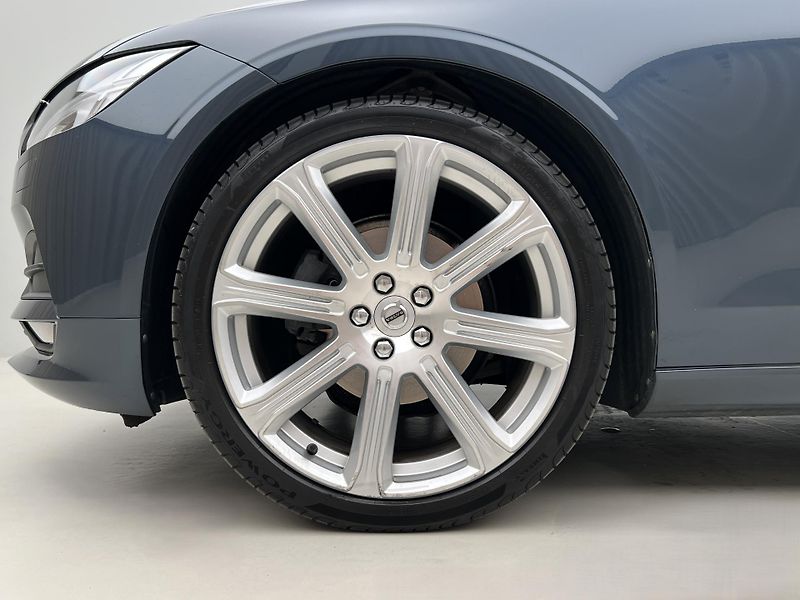 Volvo S90 D4 MOMENTUM 1. maj. - fotka 13 z 43