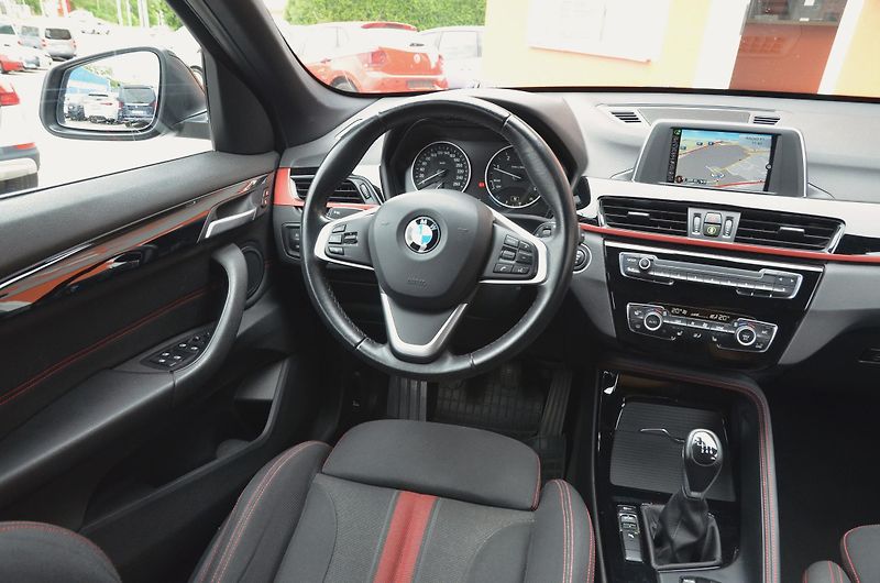 BMW X1 (2015) sDrive 18d 110kW SPORT / LED - fotka 19 z 39