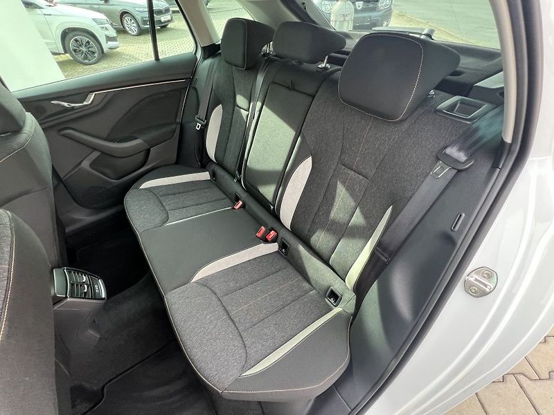 Škoda Scala Top Selection 1.0 TSI 85 Kw - fotka 16 z 32