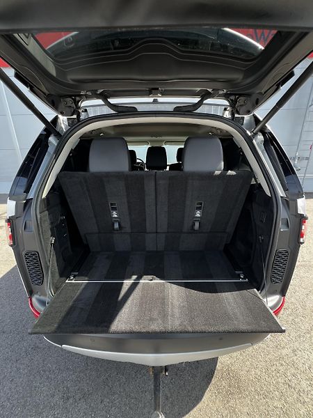 Land Rover Discovery 2.0SD4 177kW LUXURY 7-Míst TZ - fotka 25 z 27