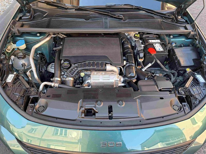 Peugeot 308 (2023) SW 1,2 PT EAT8  LED 16ALU NAVI - fotka 16 z 19