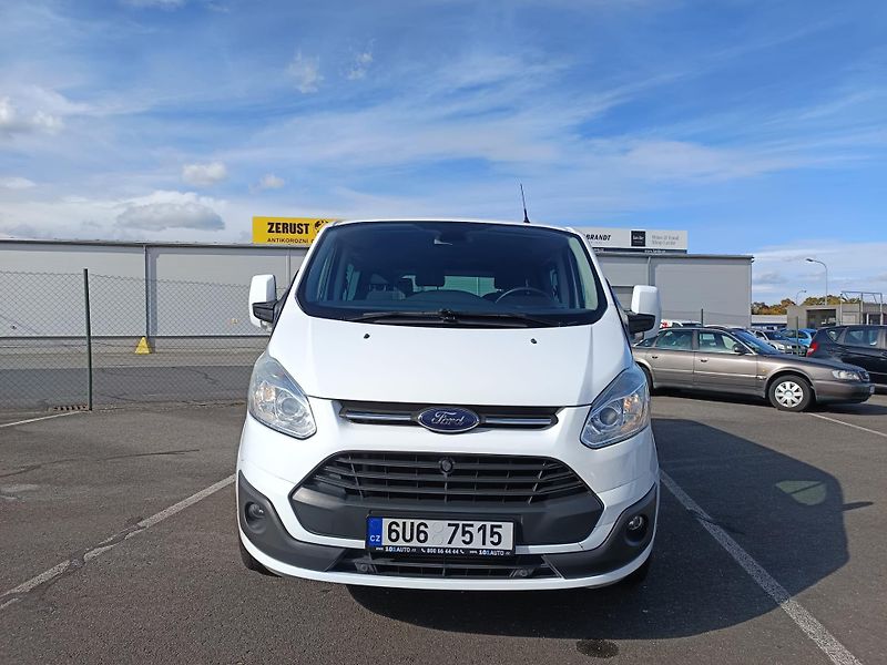 Ford Tourneo Custom (2013) - fotka 2 z 40
