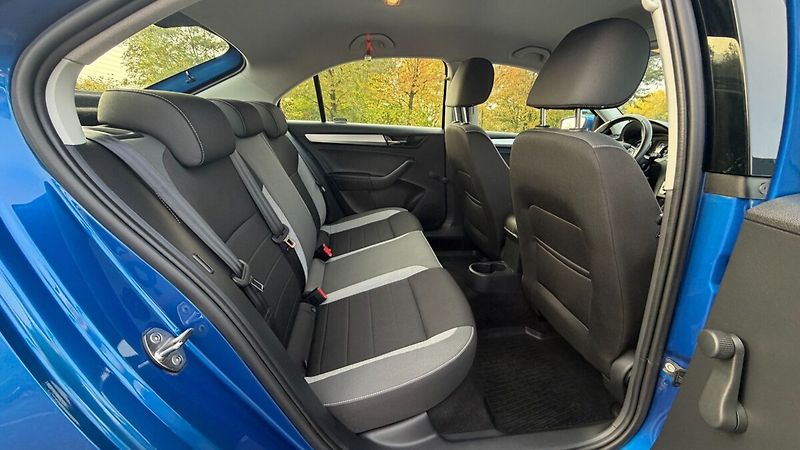 Škoda Rapid 1.0 TSI 81kW Ambition + - fotka 16 z 21