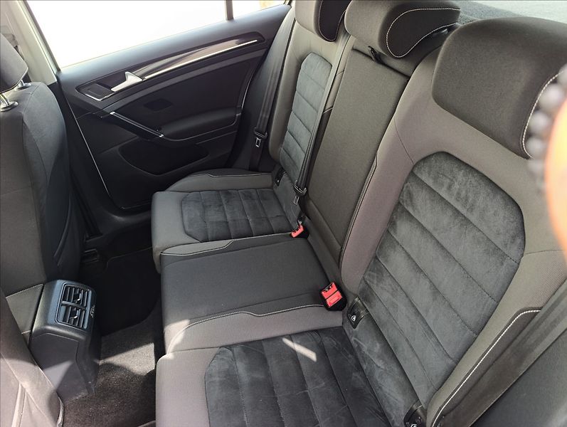 Volkswagen Golf 2,0 TDi DSG Aut.Klima Tempomat - fotka 23 z 41
