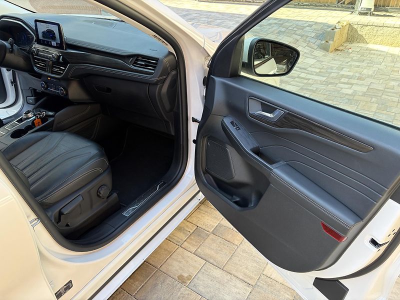 Ford Kuga (2022) Vignale 2.5 PHEV, 10/22 - fotka 18 z 22