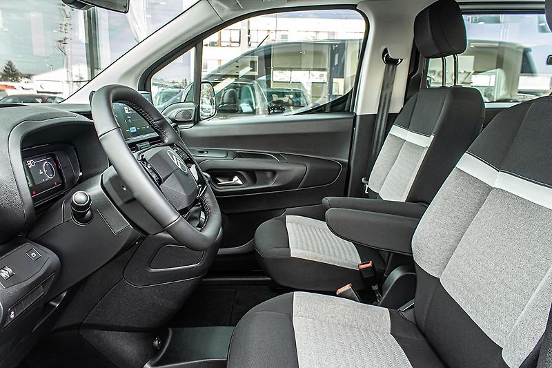 Citroën Berlingo (2026) 1,2 PLUS benzín 110k+ZIMNÍ PNE - fotka 13 z 21
