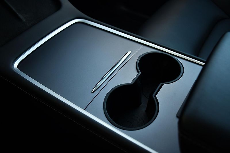 Tesla Model Y LONG RANGE DUAL MOTOR  - fotka 28 z 46