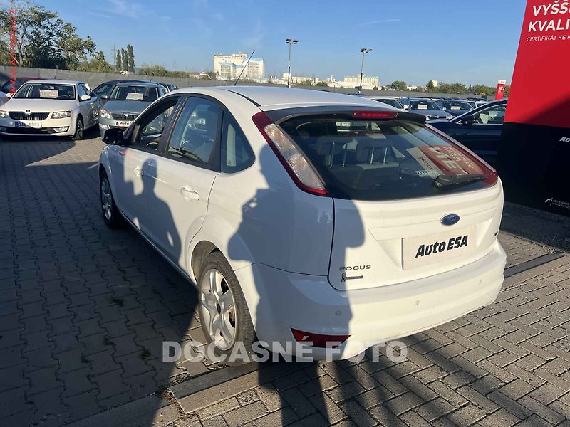 Ford Focus (2011) 1.6 TDCi, ČR, AC, park.asist - fotka 2 z 3