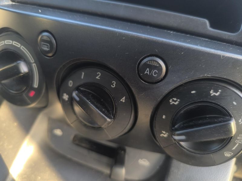Mazda 2 KRÁSNÁ,SERVISKA,CENA,1.MAJITEL - fotka 14 z 21
