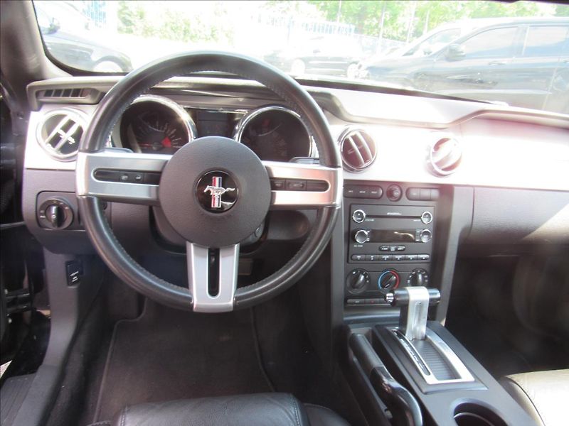 Ford Mustang 4,6 L V8 GT 224kW - fotka 11 z 29
