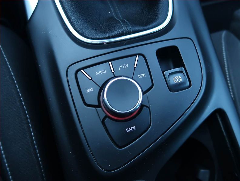 Opel Insignia (2011) 2.0 CDTI, Navi, Xenony - fotka 16 z 16
