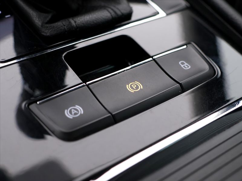 Škoda Superb 1,6 TDI 88kW DSG Aut.klima - fotka 24 z 33