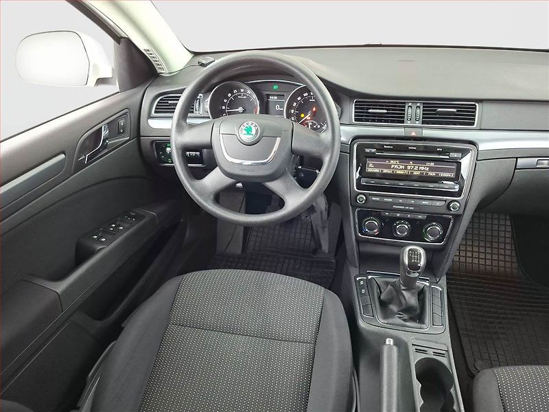 Škoda Superb (2011) 2.0 TDI, Xenony, Park. senzory - fotka 7 z 15