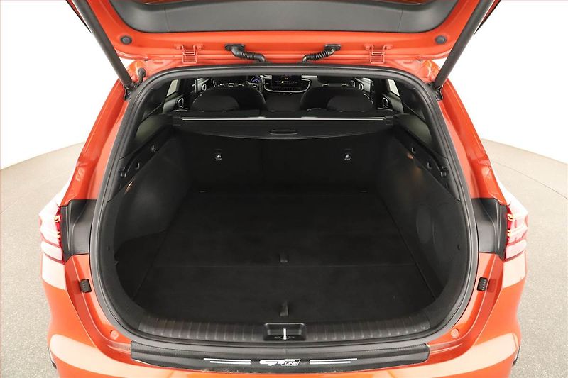 Kia Ceed (2023) 1.5 T-GDI - fotka 15 z 16
