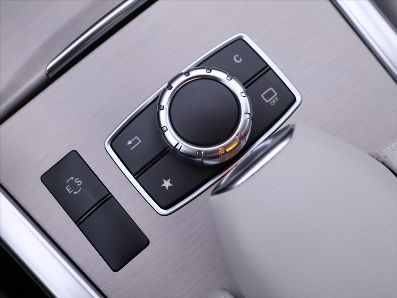 Mercedes-Benz Třídy E 3,5 E 400 Serv.kniha LED - fotka 26 z 37
