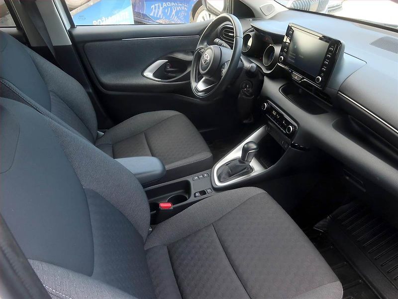 Toyota Yaris (2021) 1.5 VVT-i Hybrid, Automat - fotka 9 z 18