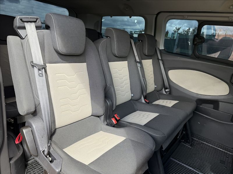 Ford Tourneo Custom 2.2 TDCi Titanium 8míst - fotka 21 z 22