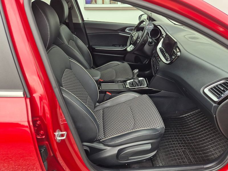 Kia XCeed (2022) 1.5i TOP  NOVE V CZ EXKLUSIVE - fotka 12 z 37