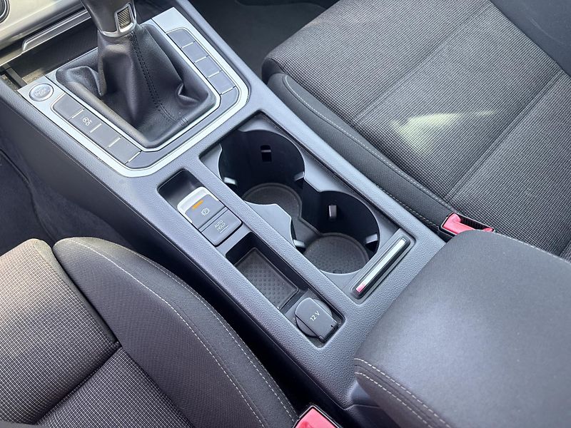 Volkswagen Passat 2.0TDI 110KW MANUAL PANORAMA - fotka 22 z 44