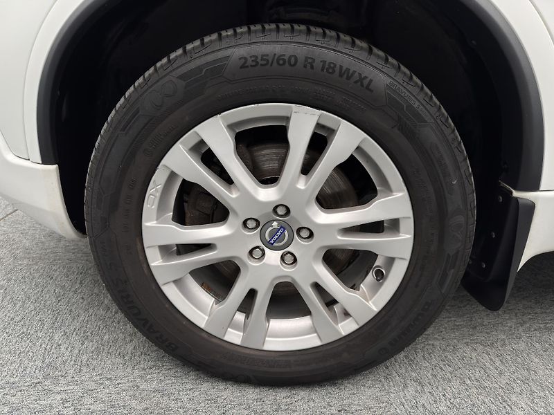 Volvo XC90 D5 AWD EXECUTIVE AUT CZ - fotka 36 z 36