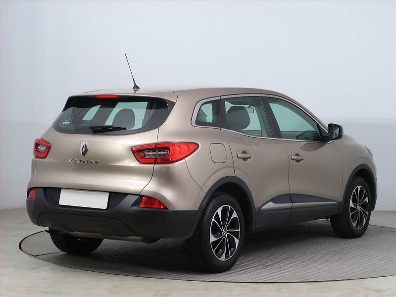 Renault Kadjar (2016) 1.2 TCe, Navi, Park. senzory - fotka 5 z 11