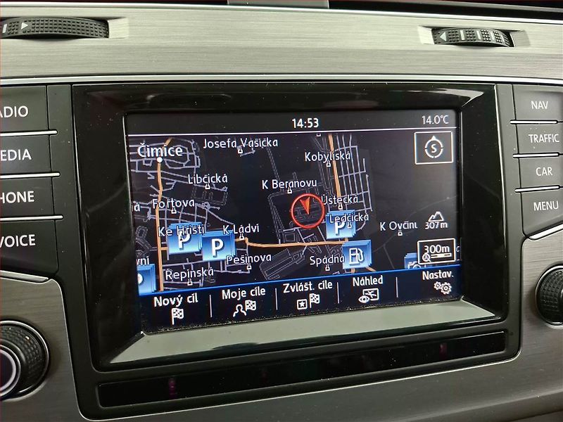 Volkswagen Golf (2014) 2.0 TDI, Navi, Xenony - fotka 13 z 22