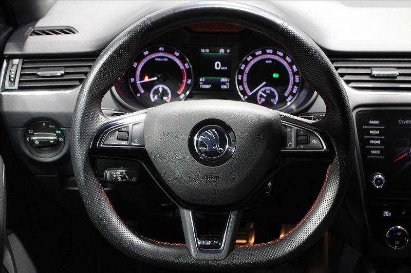 Škoda Octavia 2,0 TSI 169KW RS DSG - fotka 22 z 36