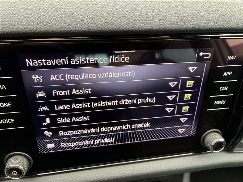 Škoda Kodiaq 2,0 TDI TAŽNÉ KEYLESS KAMERA - fotka 27 z 36