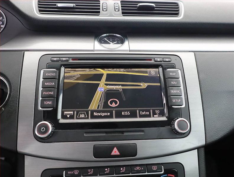 Volkswagen Passat (2011) Highline 2.0 TDI, Serv.kniha - fotka 11 z 17