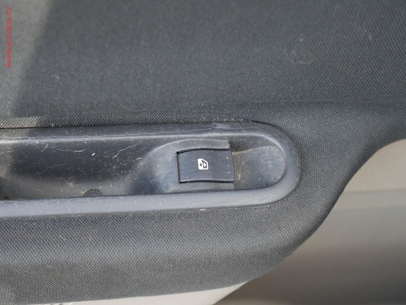 Renault Mégane (2005) 1.5dCi, AC, temp - fotka 12 z 15