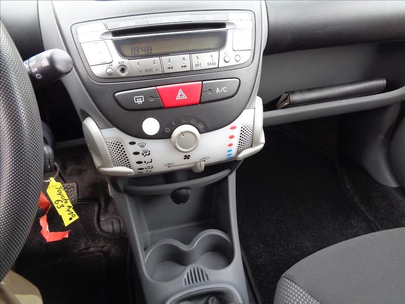 Toyota Aygo 1,0 - fotka 16 z 16