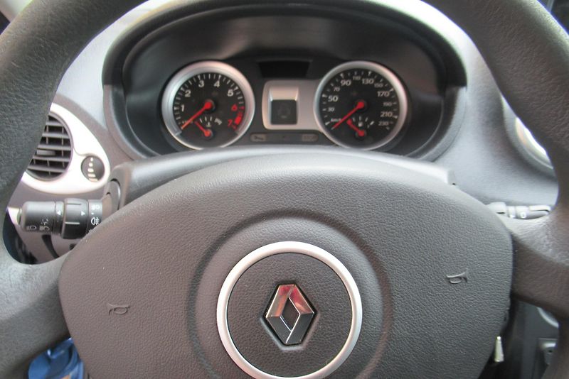 Renault Clio 1.2i  KLIMA  NAVIGACE - fotka 12 z 21