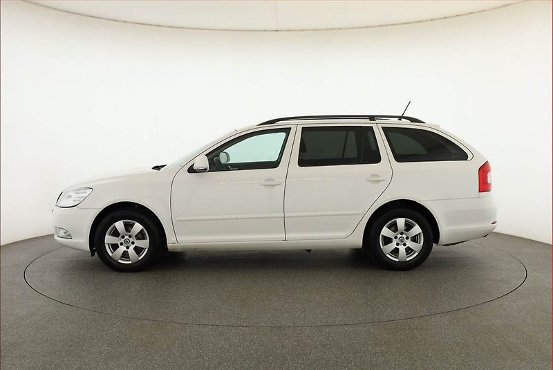 Škoda Octavia (2011) Ambiente 1.8 TSI, Tempomat - fotka 3 z 17