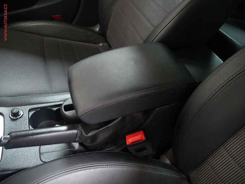 Škoda Octavia (2015) 1.6 TDi, DSG, navi - fotka 25 z 29