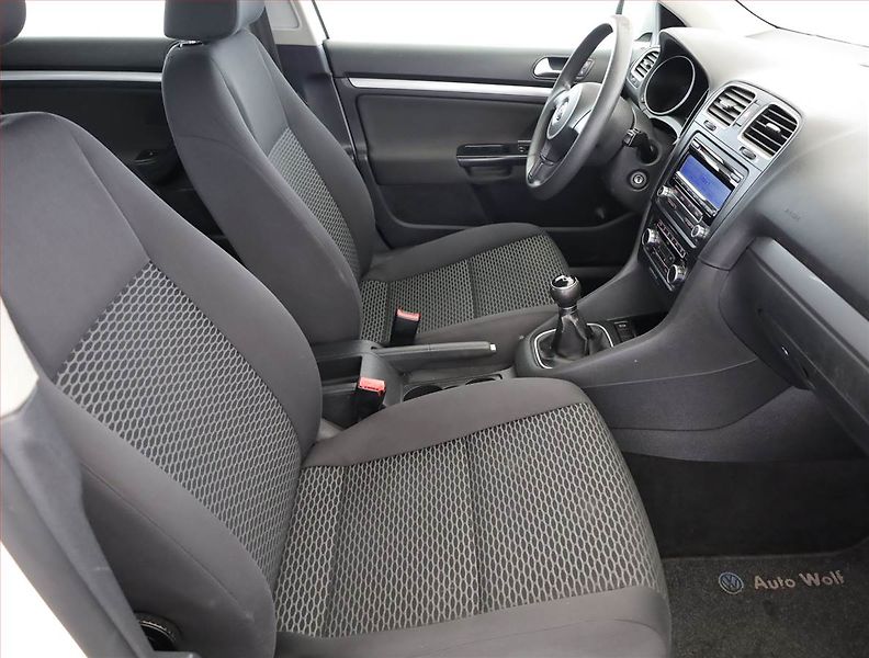 Volkswagen Golf (2010) 1.6 TDI, jezdí výborně - fotka 7 z 17
