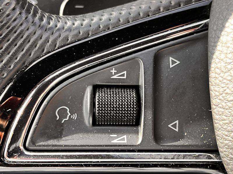 Škoda Superb 2.0 TDi Sportline nez.topeni  - fotka 20 z 23