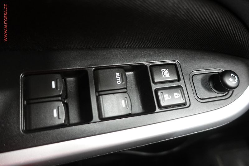 Suzuki Vitara (2016) 1.6 DDiS 4x4, AC, TZ, navi - fotka 14 z 25