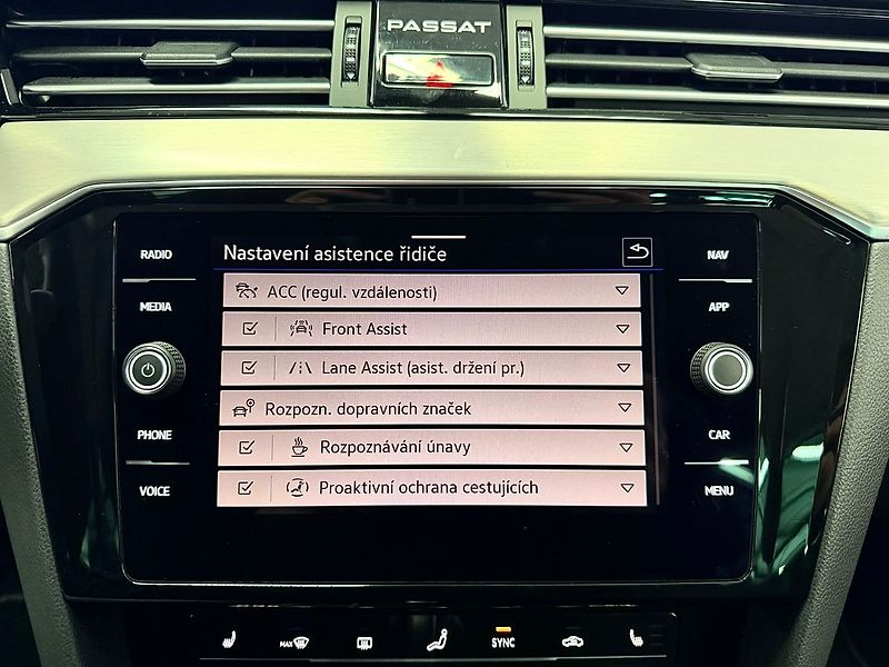 Volkswagen Passat 2.0TDI 147KW DSG 4MOTION ELEGA - fotka 17 z 25