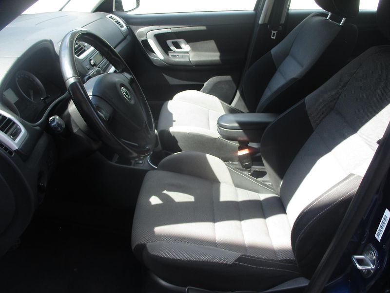 Škoda Fabia 1.4i 16V KLIMA vyhř.sed. - fotka 10 z 30