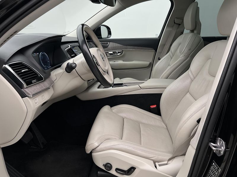 Volvo XC90 B5 AWD INSCRIPTION REZERVACE - fotka 3 z 44