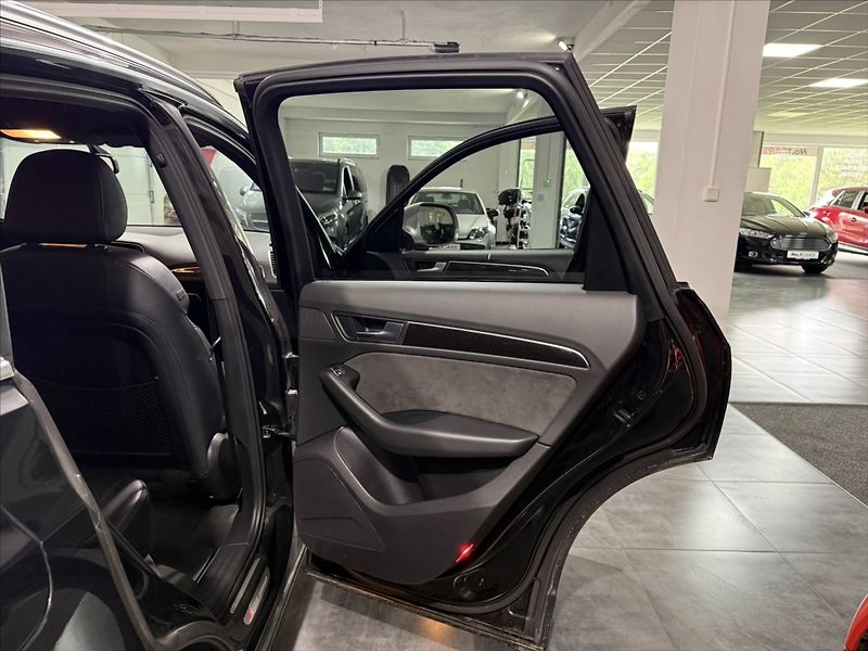 Audi SQ5 3,0   TDI 313HP QUATTRO BI-XEN - fotka 29 z 41